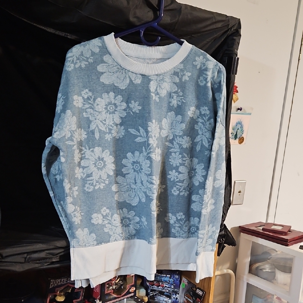 Time and Tru Blue Floral Crewneck Sweater